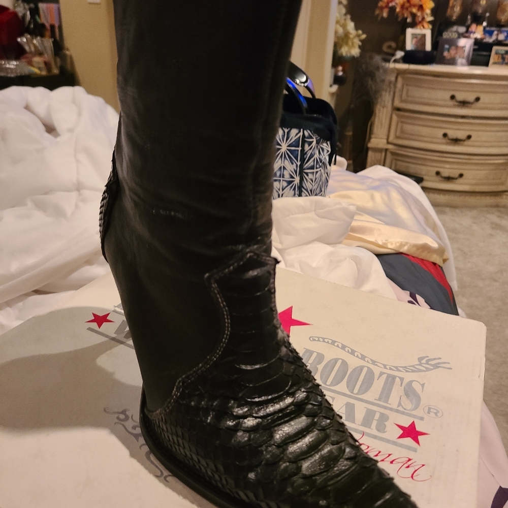 Ladies Boots heel